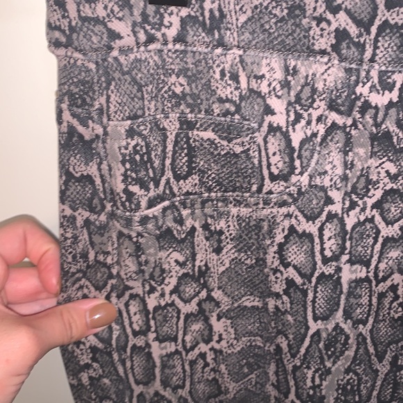 Spanx Jean-ish Ankle Leggings in Taupe Snakeskin Sz M - Picture 5 of 11
